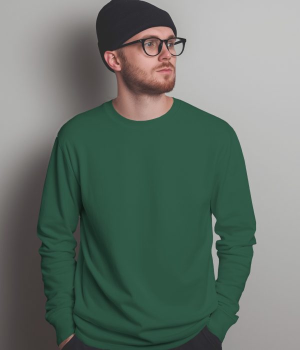 model-with-cap-wearing-sweatshirt-mockup-in-studio-00107 (2)